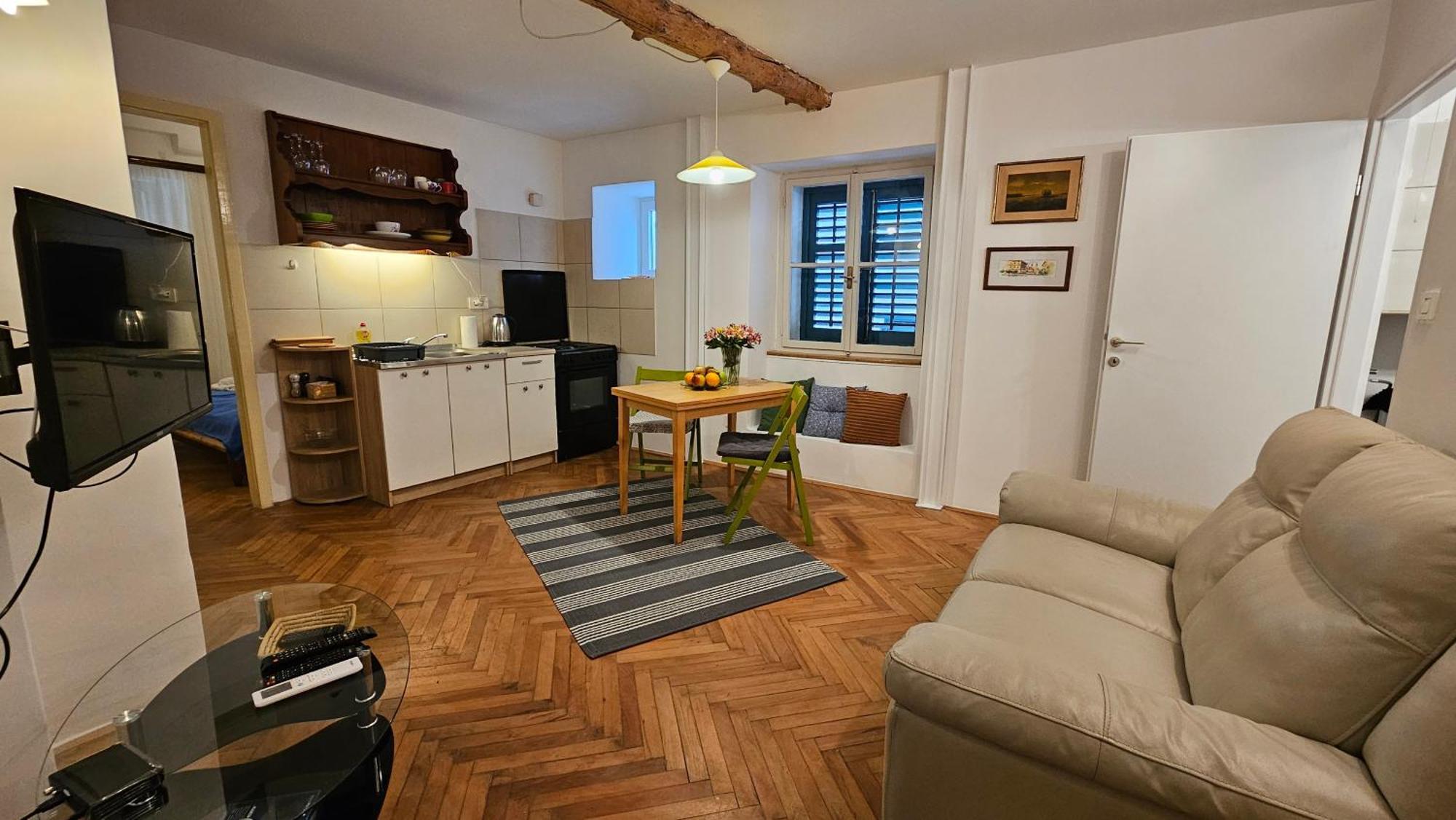 Eufrasiana Apartments Пореч Екстериор снимка